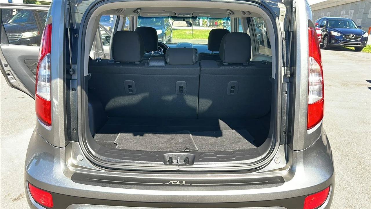 Used 2013 Kia Soul + FWD image 37