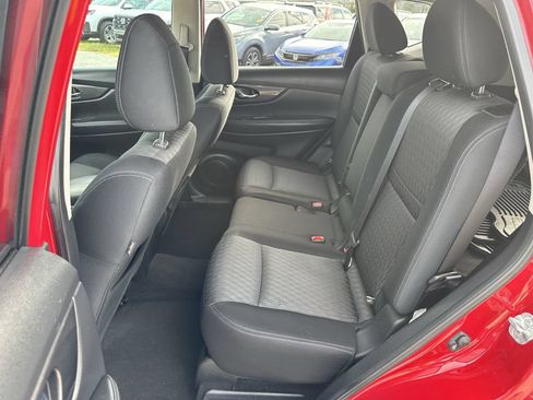 Used 2017 Nissan Rogue SV w/ SV Premium Package FWD image 19