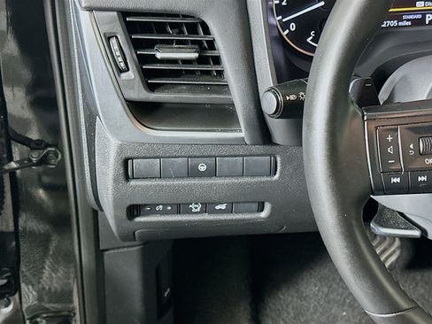 Used 2025 Nissan Rogue SV image 17