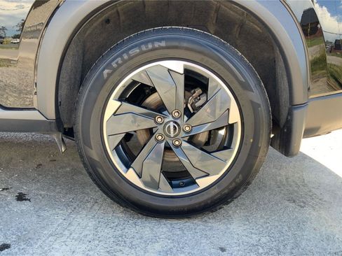 Used 2025 Nissan Rogue SV AWD/4WD image 28