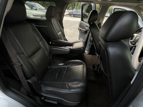 Used 2013 Cadillac Escalade Luxury AWD/4WD image 23