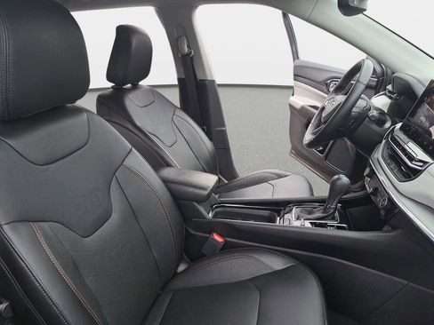 Certified 2022 Jeep Compass Limited image 10