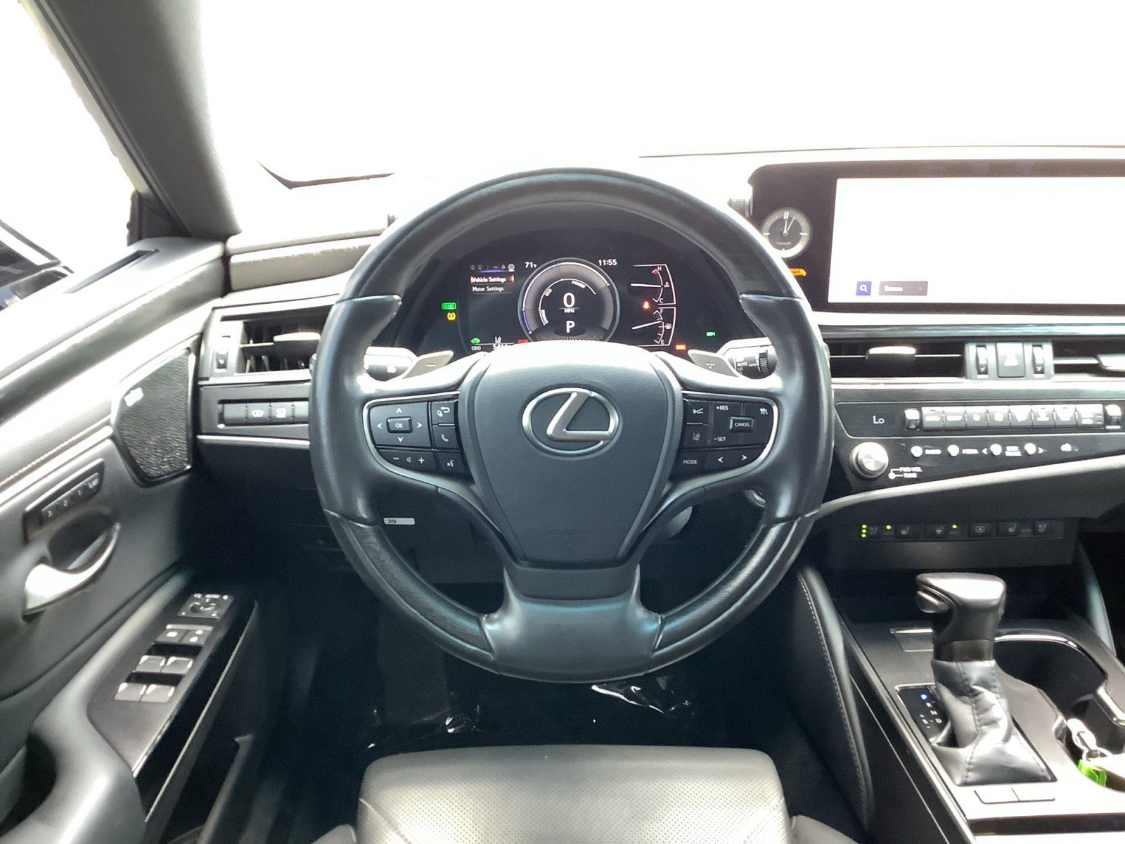 Used 2025 Lexus ES 300h w/ Luxury Package FWD image 12