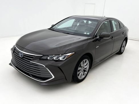 Used 2019 Toyota Avalon XLE image 4