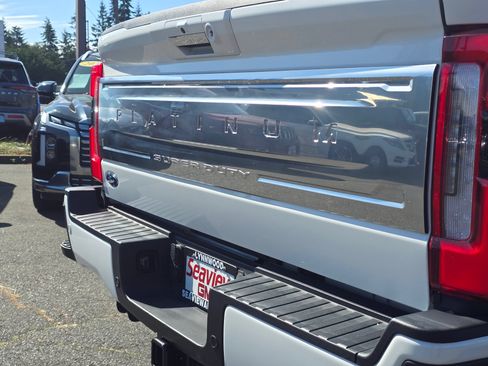 Used 2024 Ford F350 Platinum AWD/4WD image 13