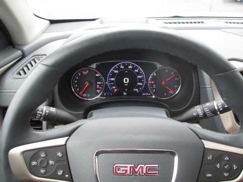 Used 2023 GMC Terrain Denali w/ Denali Premium Package AWD/4WD image 31