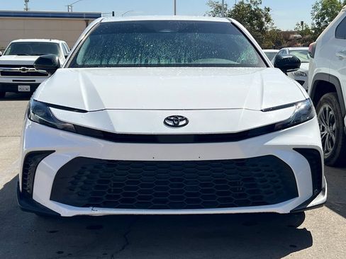 Used 2025 Toyota Camry SE FWD image 3