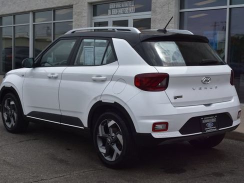Used 2025 Hyundai Venue Limited FWD image 7