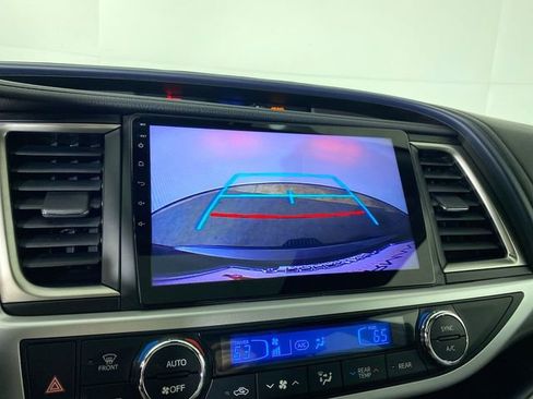Used 2017 Toyota Highlander XLE image 8
