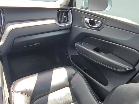 Certified 2023 Volvo XC60 B5 Core w/ Climate Package AWD/4WD image 14