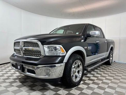 Used 2017 RAM 1500 Laramie w/ Convenience Group AWD/4WD image 3
