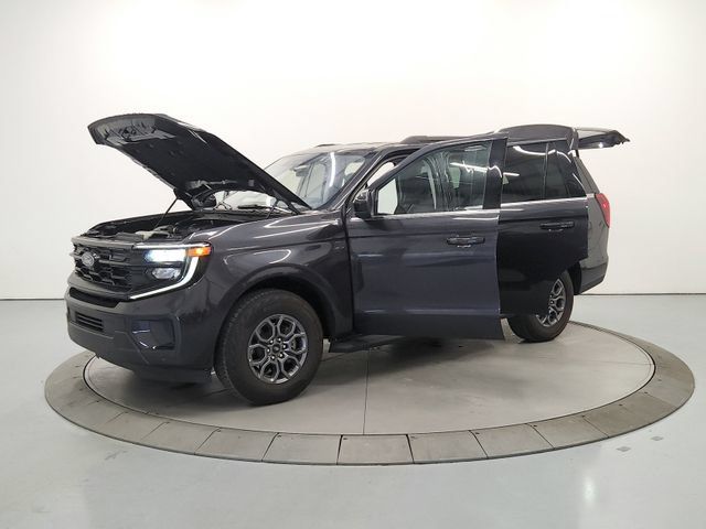 Used 2025 Ford Expedition Active RWD image 12