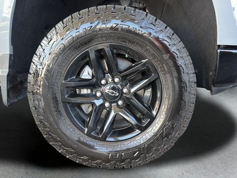 Used 2024 Chevrolet Silverado 1500 LT Trail Boss w/ Convenience Package II AWD/4WD image 24