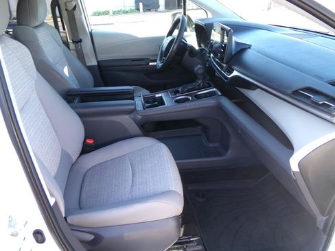 Used 2021 Toyota Sienna LE AWD/4WD image 32