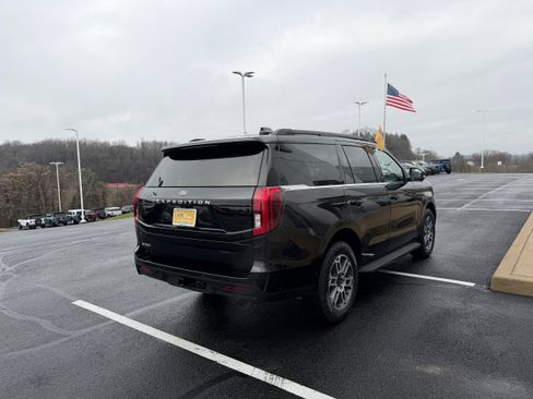 Certified 2025 Ford Expedition Active image 6