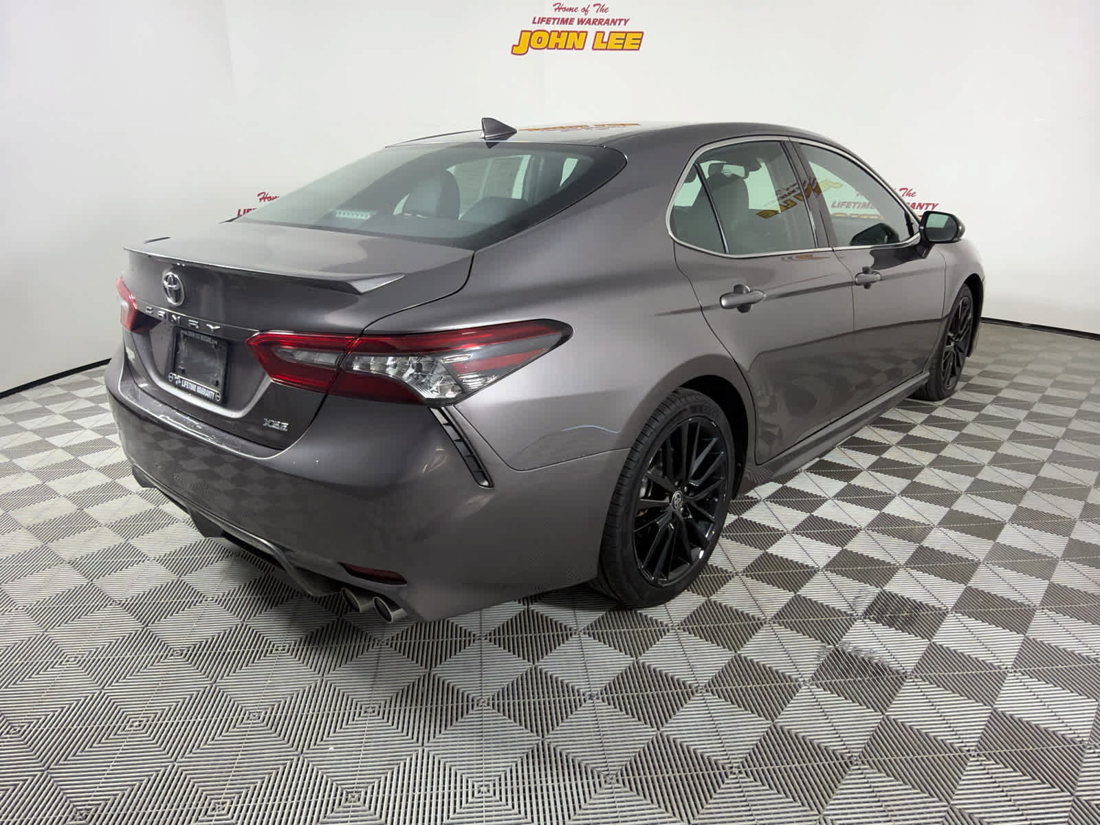Used 2024 Toyota Camry XSE FWD image 6