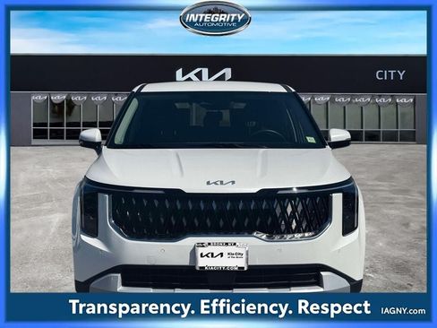 Used 2026 Kia Carnival FWD image 2