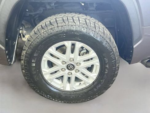 Used 2022 Toyota Tundra SR5 w/ SR5 Convenience Package AWD/4WD image 24