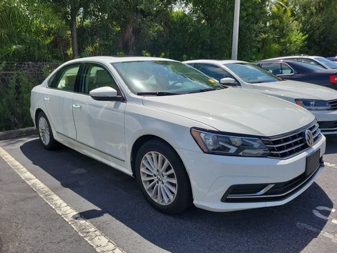Used 2017 Volkswagen Passat 1.8T SE FWD image 2