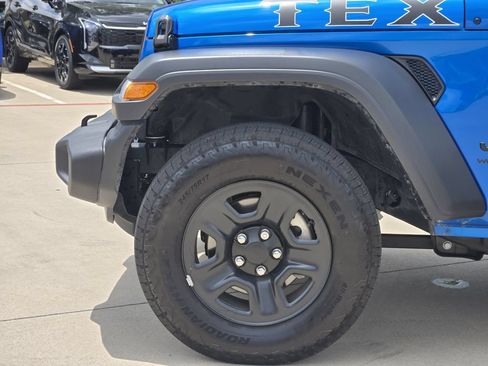 Used 2025 Jeep Wrangler Sport AWD/4WD image 14