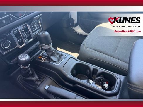 Used 2025 Jeep Wrangler Unlimited Sahara AWD/4WD image 23