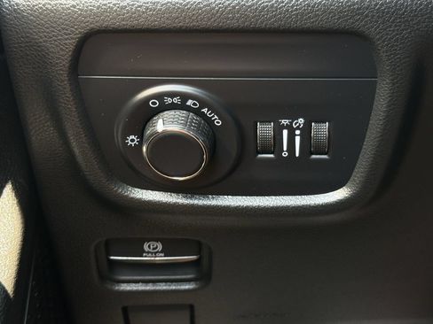 Used 2025 Jeep Grand Cherokee L Altitude AWD/4WD image 21