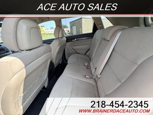 Used 2014 Kia Sorento LX image 7