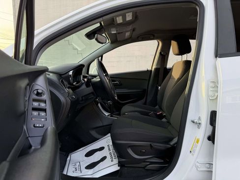 Used 2021 Chevrolet Trax LS w/ Tint and Cruise Package image 27