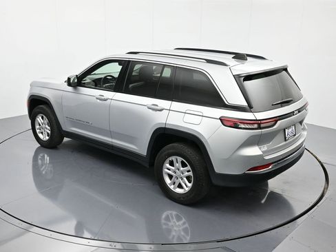Used 2023 Jeep Grand Cherokee Laredo image 34
