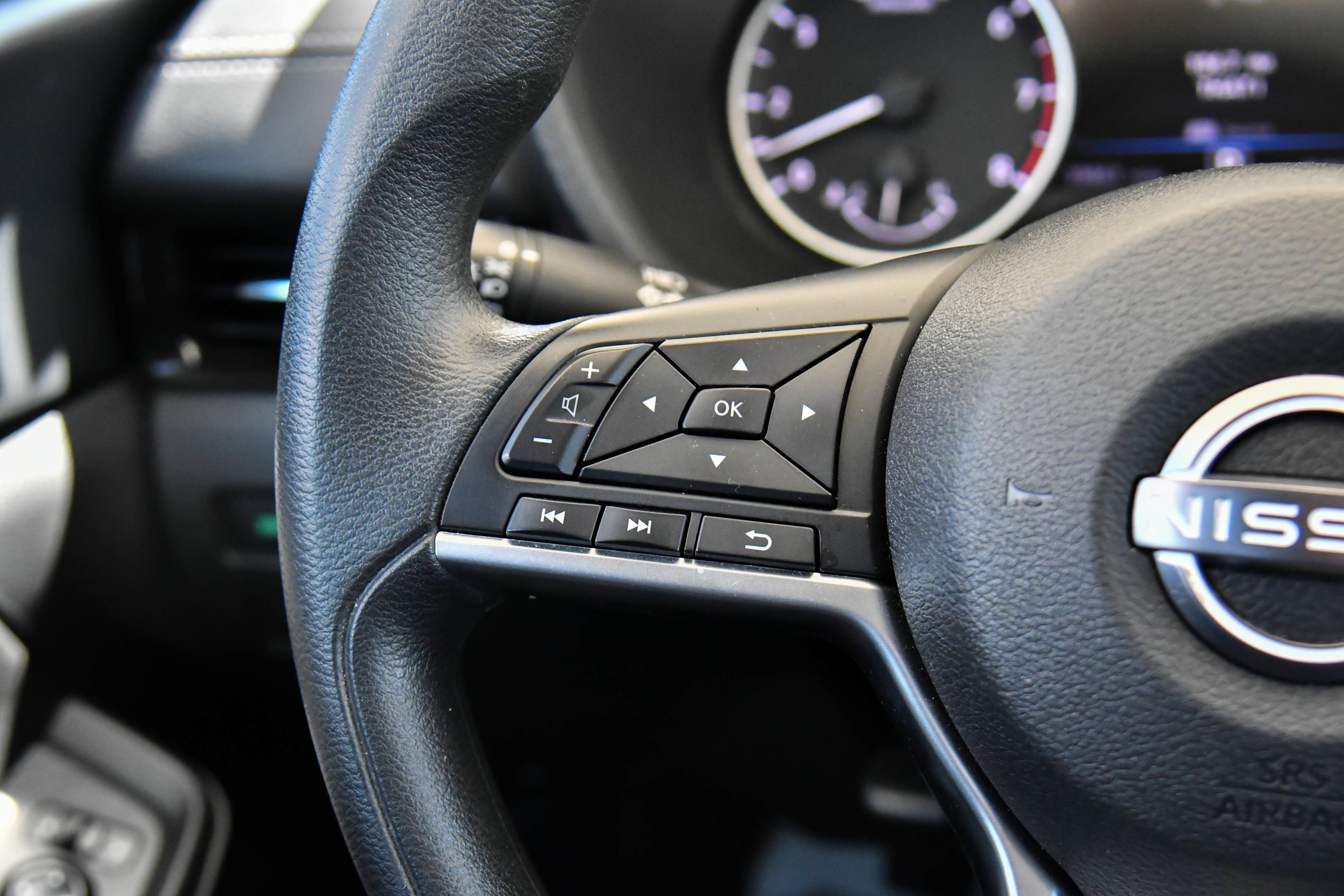 Used 2025 Nissan Sentra SV FWD image 27