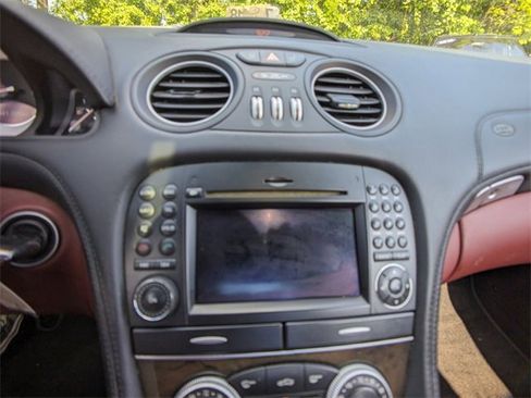 Used 2011 Mercedes-Benz SL 550 image 15