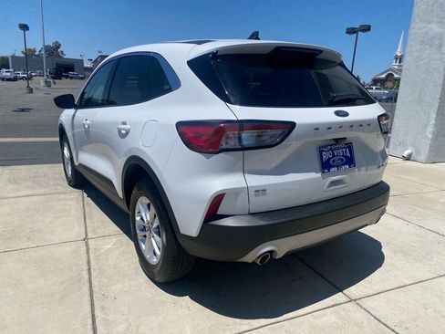 Used 2022 Ford Escape SE image 5