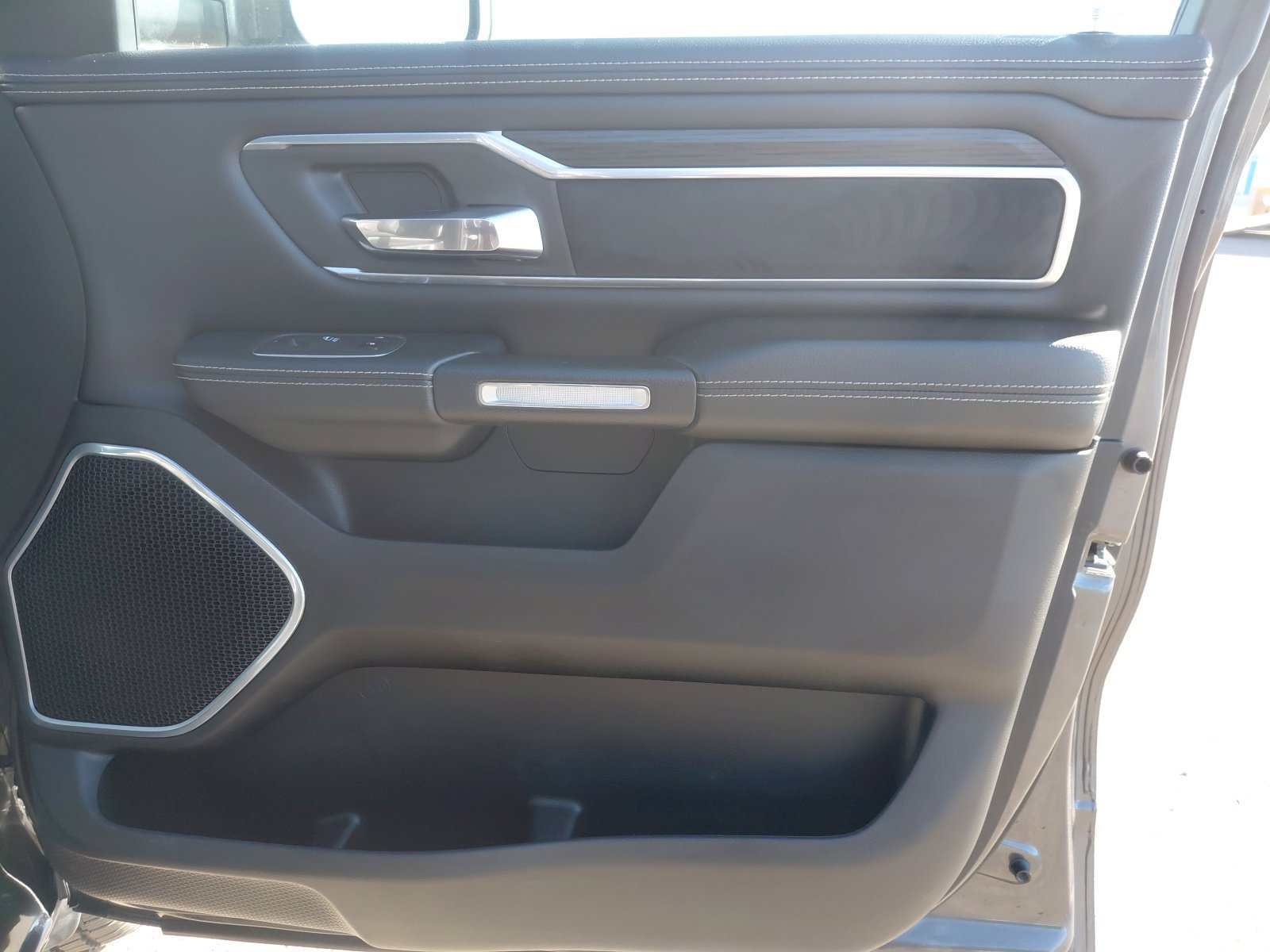 Used 2023 RAM 1500 Laramie AWD/4WD image 31