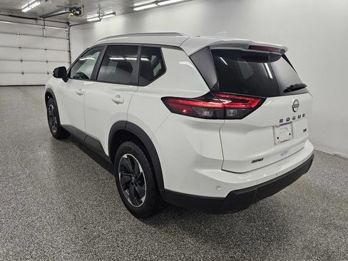 Used 2024 Nissan Rogue SV w/ SV Premium Package FWD image 7
