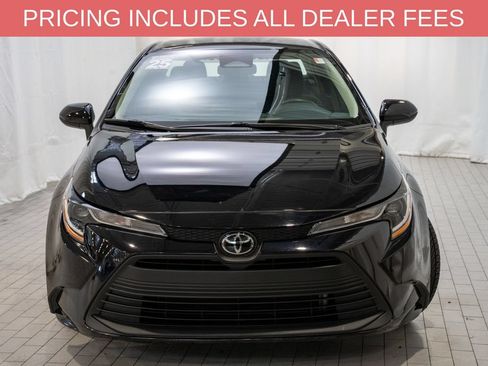 Used 2025 Toyota Corolla LE FWD image 2