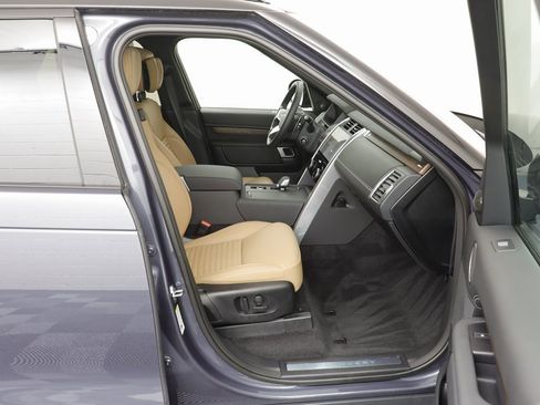 Used 2024 Land Rover Discovery Dynamic SE image 21