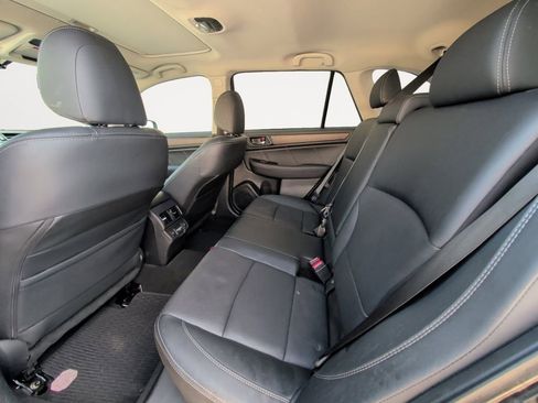 Used 2018 Subaru Outback 2.5i Limited AWD/4WD image 13