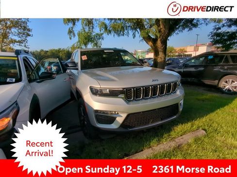 Used 2023 Jeep Grand Cherokee 4WD 4xe image 1