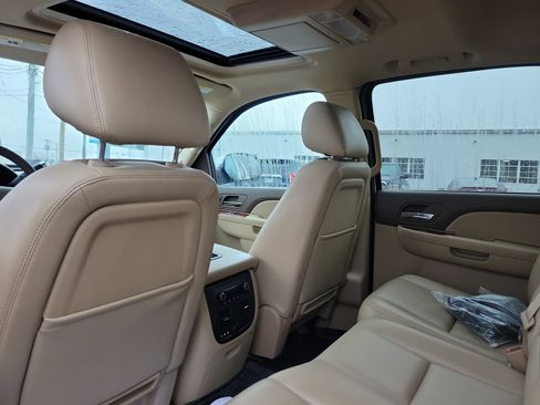 Used 2013 Chevrolet Avalanche LTZ image 14