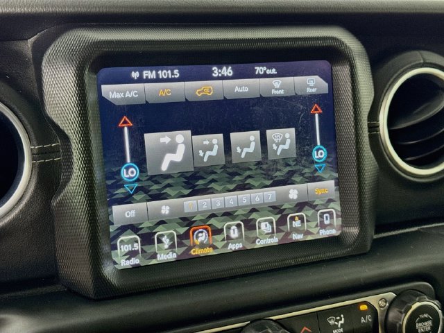 Used 2018 Jeep Wrangler Unlimited Sahara AWD/4WD image 19
