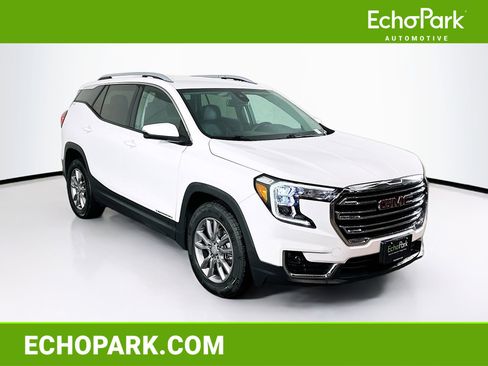 Used 2024 GMC Terrain SLT image 1