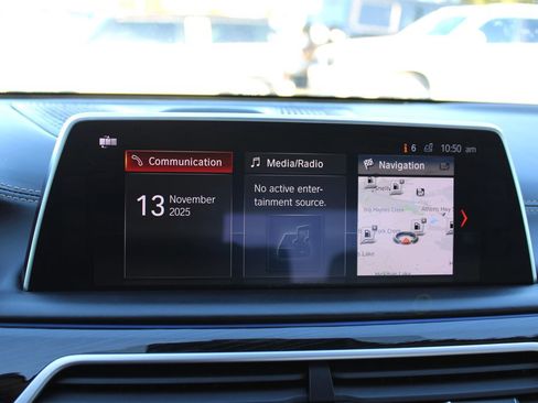 Used 2018 BMW 740i image 25