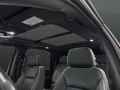 Used 2022 GMC Yukon SLT w/ SLT Premium Package image 7