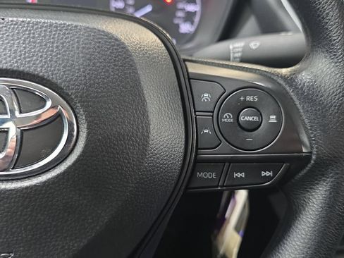 Used 2025 Toyota Corolla LE FWD image 17