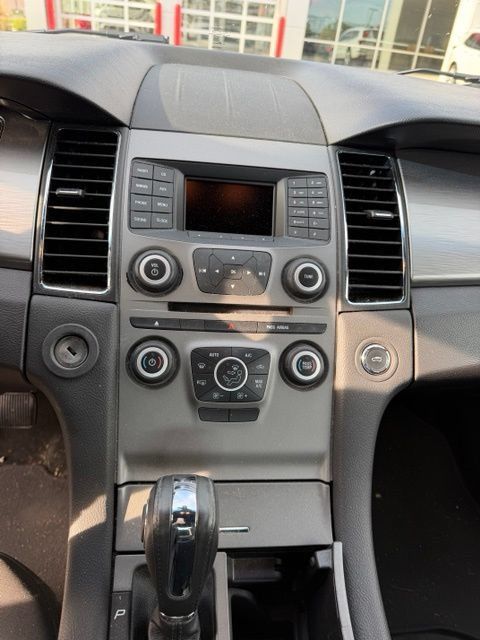 Used 2015 Ford Taurus SEL FWD image 13