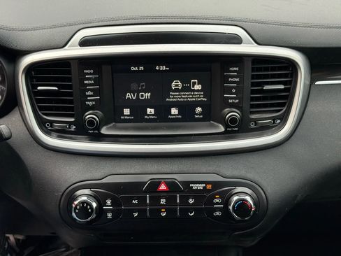 Used 2020 Kia Sorento L image 32