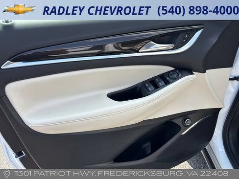 Certified 2024 Buick Enclave Essence AWD/4WD image 5