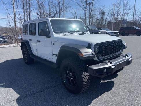 Used 2025 Jeep Wrangler Willys image 3