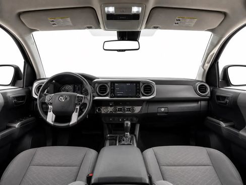 Used 2020 Toyota Tacoma SR5 RWD image 10