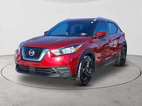 Used 2020 Nissan Kicks SV image 1